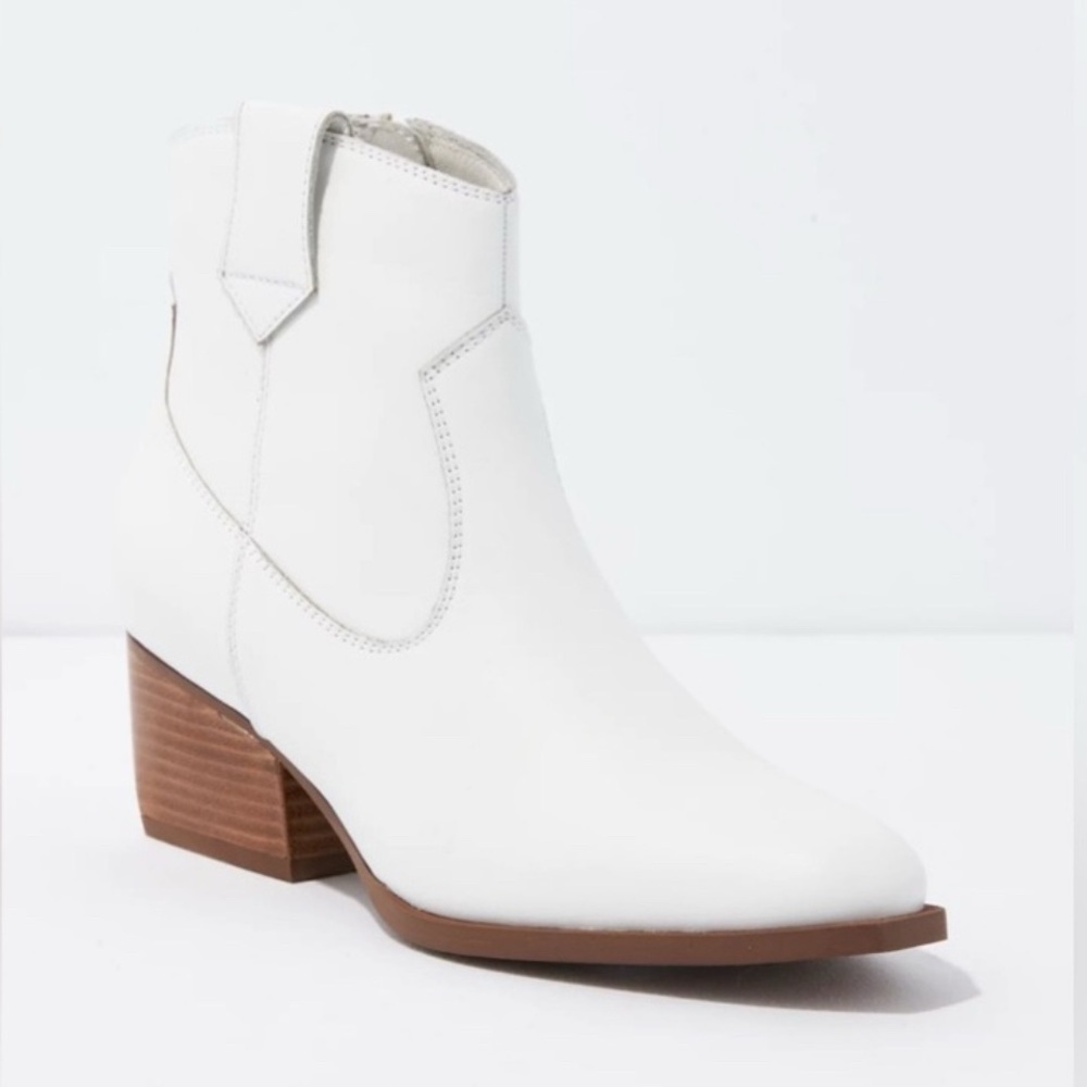 NWOT Seychelles Upside White Bootie 8.5
